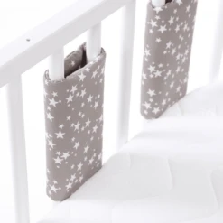 Babybay ® Nestchen Ultra Fresh Piqué Geschikt Voor Model Maxi, Boxspring, Comfort , Midi En Comfort Plus, Taupe Sterren Wit -Roba || Alvi || Pinolino Winkel babybay nestchen ultra fresh pique geschikt voor model maxi boxspring comfort midi en comfort plus taupe sterren wit a311979 3
