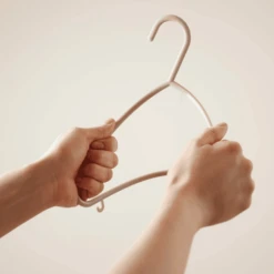 BIECO Kledinghangers 8 Stuks Grijs -Roba || Alvi || Pinolino Winkel bieco kledinghangers 8 stuks grijs a207040 3