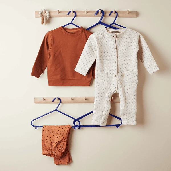 BIECO Kunststof Kleerhangers 8 Stuks - Blauw 4 BIECO Kunststof Kleerhangers 8 Stuks - Blauw - Afbeelding 2