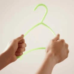 BIECO Kunststof Kleerhangers 8 Stuks – Groen -Roba || Alvi || Pinolino Winkel bieco kunststof kleerhangers 8 stuks groen a050372 2