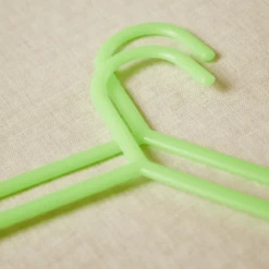BIECO Kunststof Kleerhangers 8 Stuks – Groen -Roba || Alvi || Pinolino Winkel bieco kunststof kleerhangers 8 stuks groen a050372 4
