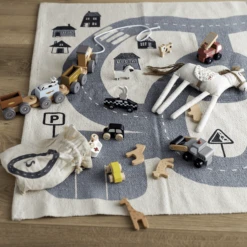 Bloom Ingville MINI Tapijt Dennis Grijs 150 X 100 Cm -Roba || Alvi || Pinolino Winkel bloom ingville mini tapijt dennis grijs 150 x 100 cm a381149 3