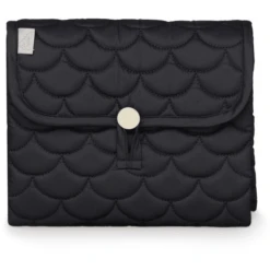 Cam Cam Copenhagen Gewatteerde Verschoningsmat Zwart 8 Cam Cam Copenhagen Gewatteerde Verschoningsmat Zwart -Roba || Alvi || Pinolino Winkel cam cam copenhagen gewatteerde verschoningsmat zwart a370885 2