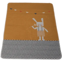 DAVID FUSSENEGGER Babydeken Met Gebreid Konijn Goudgeel 70 X 90 Cm -Roba || Alvi || Pinolino Winkel david fussenegger babydeken met gebreid konijn goudgeel 70 x 90 cm a272815 2
