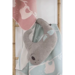 DAVID FUSSENEGGER Kussen Luiaard Rook 35 X 40 Cm -Roba || Alvi || Pinolino Winkel david fussenegger kussen luiaard rook 35 x 40 cm a291023 1