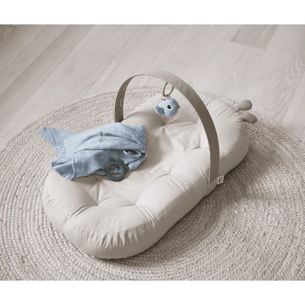 Done By Deer ™ Babynest Met Activiteitenboog Raffi Sand 4 Done By Deer ™ Babynest Met Activiteitenboog Raffi Sand - Afbeelding 2