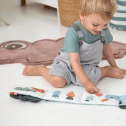 Done By Deer ™ Tapijt Croco Roze 9 Done By Deer ™ Tapijt Croco Roze -Roba || Alvi || Pinolino Winkel done by deer tapijt croco roze a411714 2