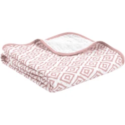 Emma & Noah Deken Ruitjes Roze 120 X 120 Cm -Roba || Alvi || Pinolino Winkel emma noah deken ruitjes roze 120 x 120 cm a275619 1