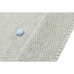 Fillikid Gebreide Deken Grijs Met Lichtblauwe Stippen 100 X 80 Cm -Roba || Alvi || Pinolino Winkel fillikid gebreide deken grijs met lichtblauwe stippen 100 x 80 cm a314499 2