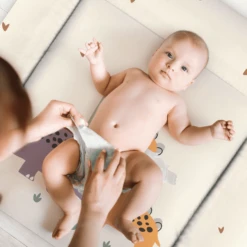 JULIUS ZÖLLNER Verschoonmat Softy Little Dinos 75 X 75 Cm -Roba || Alvi || Pinolino Winkel julius zoellner verschoonmat softy little dinos 75 x 75 cm a388706 1