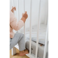 KINDSGUT Hoeslaken In Mousseline, Stippen, Lichtgrijs, 120 X 60 Cm -Roba || Alvi || Pinolino Winkel kindsgut hoeslaken in mousseline stippen lichtgrijs 120 x 60 cm a324997 1