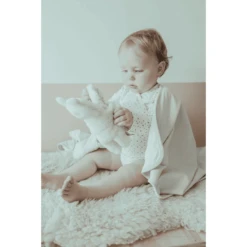 Snoozebaby Deken Stone Beige 75 X 100cm 7 Snoozebaby Deken Stone Beige 75 X 100cm -Roba || Alvi || Pinolino Winkel snoozebaby deken stone beige 75 x 100cm a354550 1