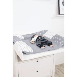 Ullenboom Patchwork Hoes Voor Aankleedkussen Grijze Sterren 75x85 Cm 10 Ullenboom Patchwork Hoes Voor Aankleedkussen Grijze Sterren 75x85 Cm -Roba || Alvi || Pinolino Winkel ullenboom patchwork hoes voor aankleedkussen grijze sterren 75x85 cm a279607 3