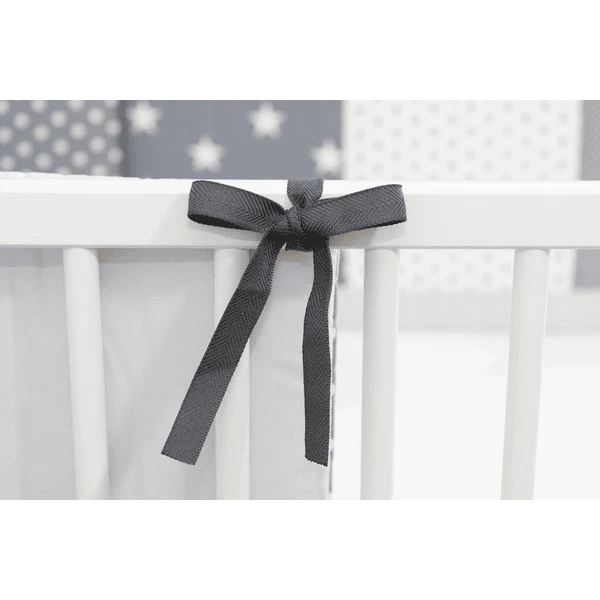 Ullenboom Patchwork-Nestje Voor Babybed 140x70 Cm Grijze Sterren (210 Cm Hoofddeel) 6 Ullenboom Patchwork-Nestje Voor Babybed 140x70 Cm Grijze Sterren (210 Cm Hoofddeel) - Afbeelding 4