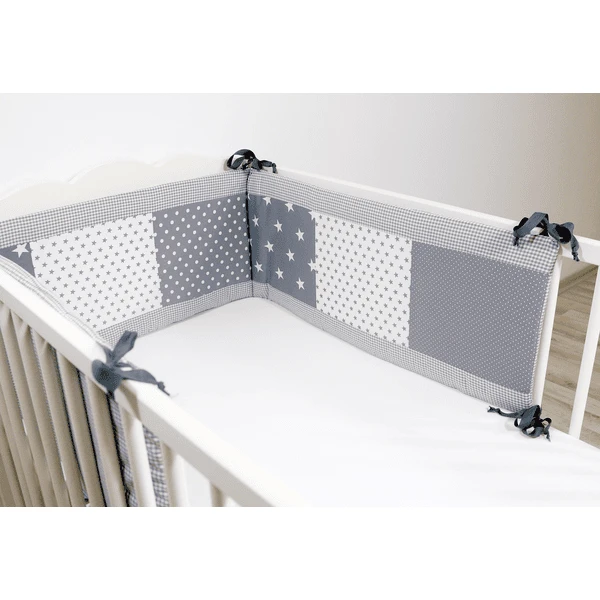 Ullenboom Patchwork-Nestje Voor Babybed 140x70 Cm Grijze Sterren (420 Cm Rondom) 4 Ullenboom Patchwork-Nestje Voor Babybed 140x70 Cm Grijze Sterren (420 Cm Rondom) - Afbeelding 2