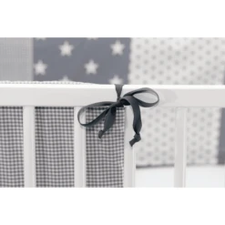 Ullenboom Patchwork-Nestje Voor Babybed 140x70 Cm Grijze Sterren (420 Cm Rondom) 9 Ullenboom Patchwork-Nestje Voor Babybed 140x70 Cm Grijze Sterren (420 Cm Rondom) -Roba || Alvi || Pinolino Winkel ullenboom patchwork nestje voor babybed 140x70 cm grijze sterren 420 cm rondom a268852 2