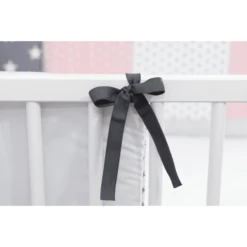 Ullenboom Patchwork-Nestje Voor Babybed 140x70 Cm Roze Grijs (210 Cm Hoofddeel) -Roba || Alvi || Pinolino Winkel ullenboom patchwork nestje voor babybed 140x70 cm roze grijs 210 cm hoofddeel a268305 3