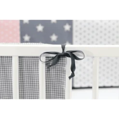 Ullenboom Patchwork-Nestje Voor Babybed 140x70 Cm Roze Grijs (420 Cm Rondom) -Roba || Alvi || Pinolino Winkel ullenboom patchwork nestje voor babybed 140x70 cm roze grijs 420 cm rondom a268856 2