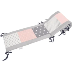 Ullenboom Patchwork-Nestje Voor Babybed 140x70 Cm Roze Grijs (420 Cm Rondom) -Roba || Alvi || Pinolino Winkel ullenboom patchwork nestje voor babybed 140x70 cm roze grijs 420 cm rondom a268856 3