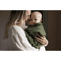 VINTER& BLOOM Deken Joy Olive Green 11 VINTER& BLOOM Deken Joy Olive Green -Roba || Alvi || Pinolino Winkel vinter bloom deken joy olive green a383081 4