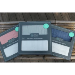 VINTER& BLOOM Giftset Deken Zacht Rooster & Mousseline Deken GOTS B Right White /Storm Blauw -Roba || Alvi || Pinolino Winkel vinter bloom giftset deken zacht rooster amp mousseline deken gots b right white storm blauw a303726 4