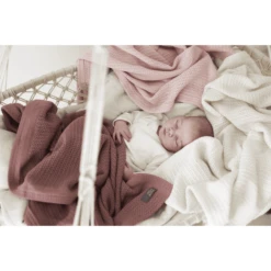 VINTER& BLOOM Soft Grid Evening Rose Deken -Roba || Alvi || Pinolino Winkel vinter bloom soft grid evening rose deken a383092 1